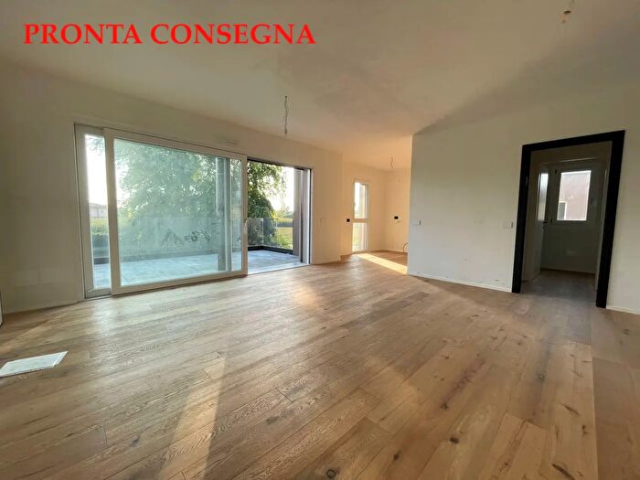 Appartamento quadrilocale in vendita in Via Manzoni, Guanzate