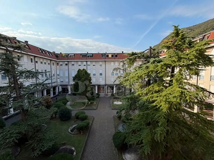 Appartamento quadrilocale in vendita in Piazza Vittorio Emanuele II Snc, Salo'