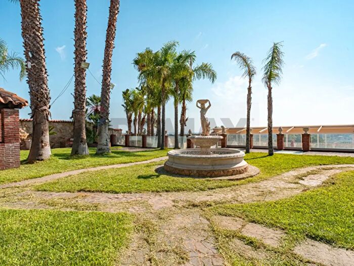 Casa con 5 locali in vendita in Via della Fresia, Catania