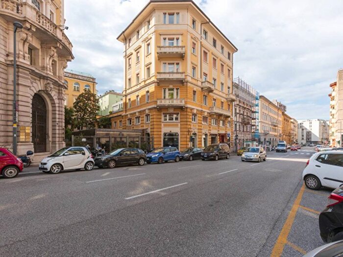 Casa trilocale in affitto in Via del Coroneo, Borgo Teresiano, Trieste