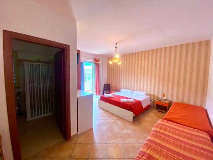 Appartamento con 6 locali in vendita in Via San Francesco di Paola, SantAngelo Di Brolo