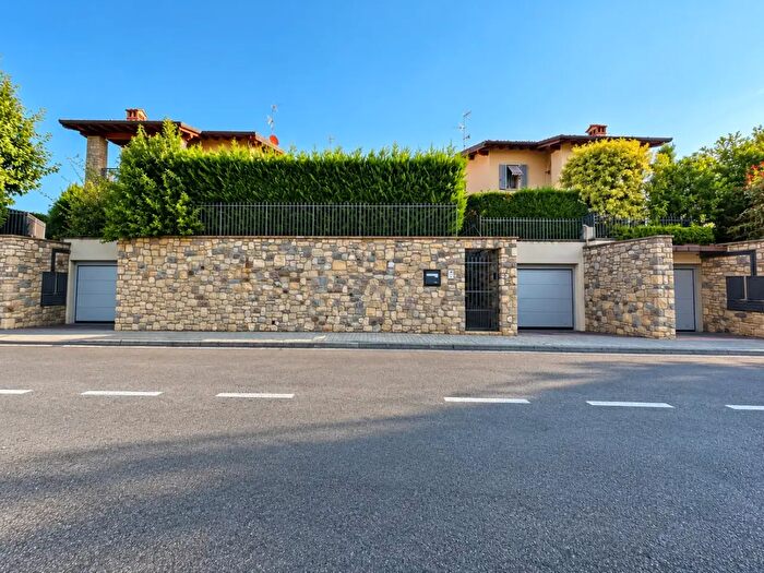 Casa quadrilocale in vendita in Via Cocchetti, Rovato