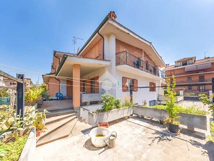 Casa con 6 locali in vendita in Via Cercemaggiore, Roma