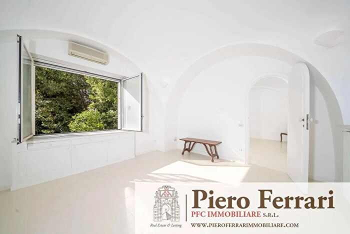 Appartamento quadrilocale in affitto in Via Vannella Gaetani Napoli, Napoli