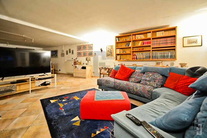 Casa con 7 locali in vendita in Via Trilussa, Calenzano