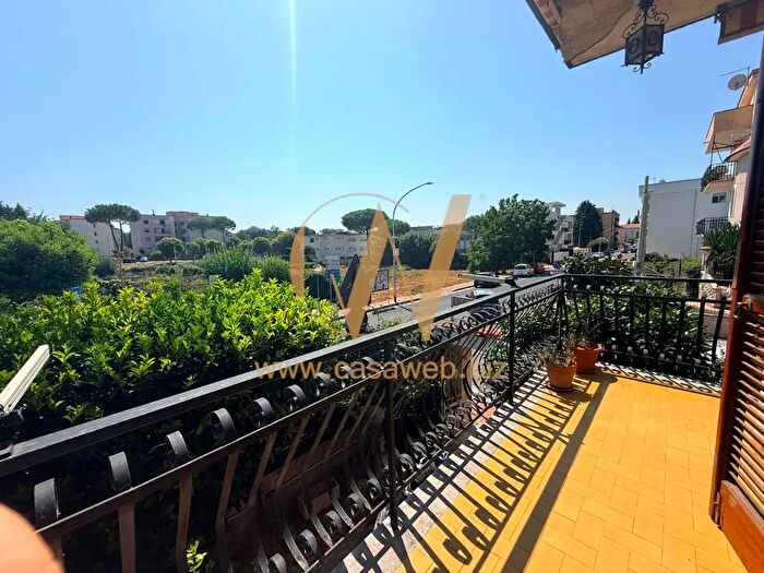 Casa con 10 locali in vendita in Via Toscana, Casagiove