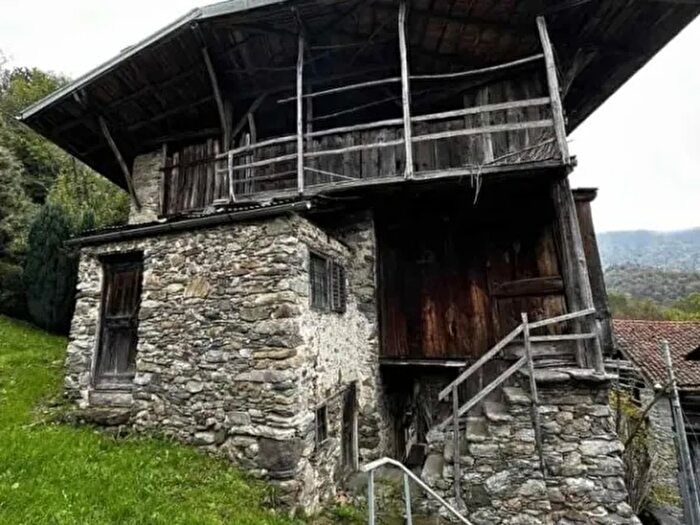 Casa con 12 locali in vendita in Rolate Camasco Varallo Cellio con Breia Vercelli Piemonte Italia, Varallo