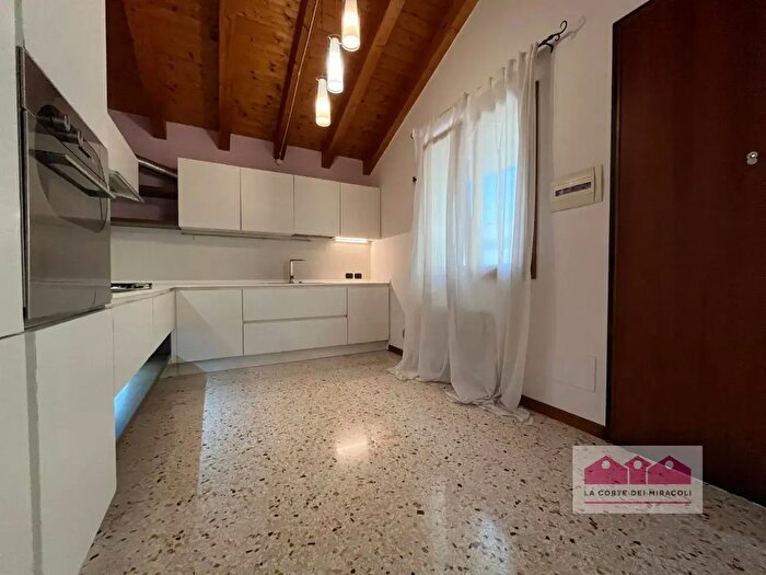 Appartamento bilocale in affitto in Via Barbarano, Vicenza
