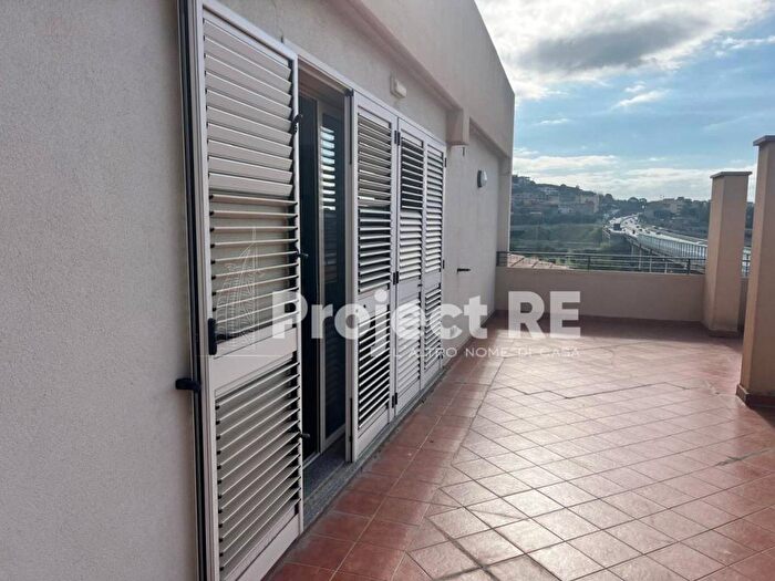 Casa quadrilocale in affitto in Vico Andiloro, Trabocchetto Spirito Santo, Reggio Calabria