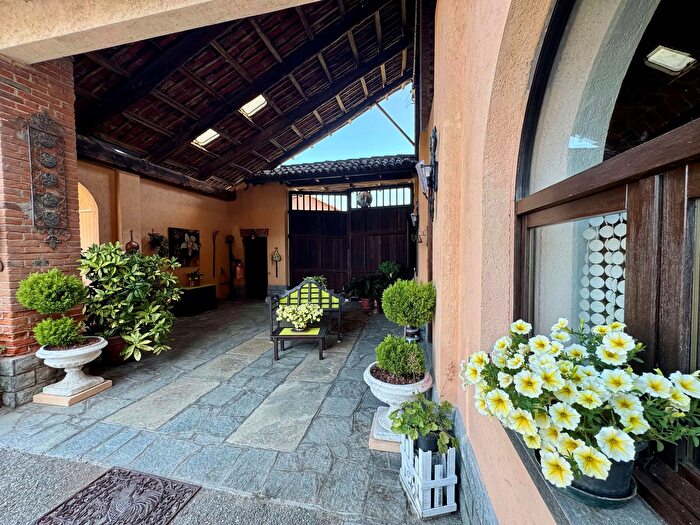 Casa quadrilocale in vendita in Via Poirino, Pinerolo