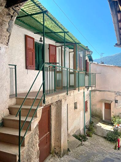 Casa quadrilocale in vendita in Via Cavour, Cosio Di Arroscia