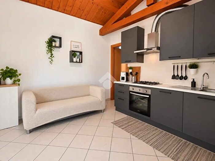 Appartamento trilocale in vendita in Via Ravegnana, Ravenna