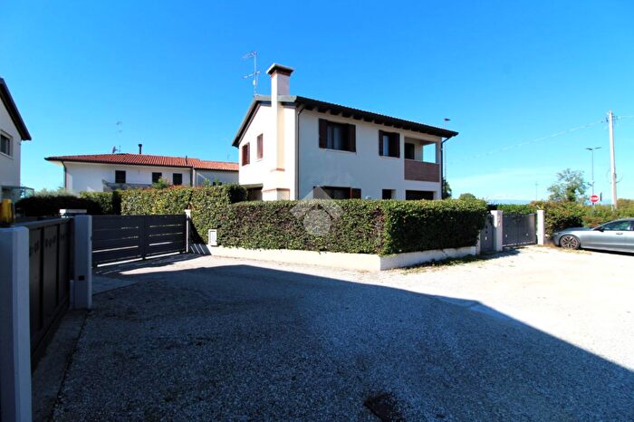 Casa quadrilocale in vendita in Roncade