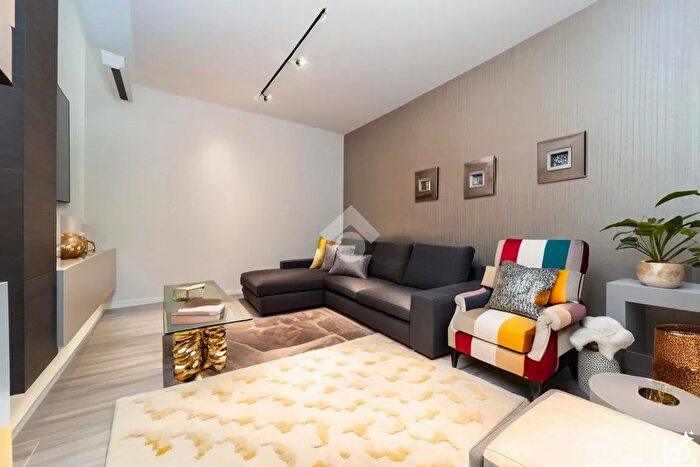 Appartamento trilocale in vendita in Via Serrano, Torino