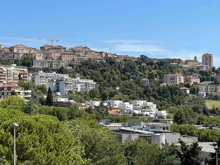 Appartamento quadrilocale in vendita in Ancona Zona OsimoCentro, Osimo