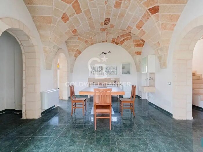 Casa con 9 locali in vendita in Strada Comunale Vecchia di Zollino, Corigliano DOtranto