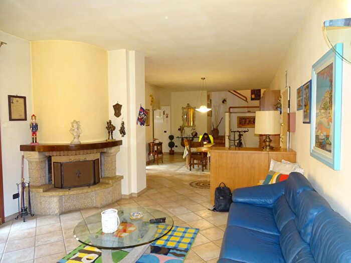 Appartamento con 6 locali in vendita in Agliana