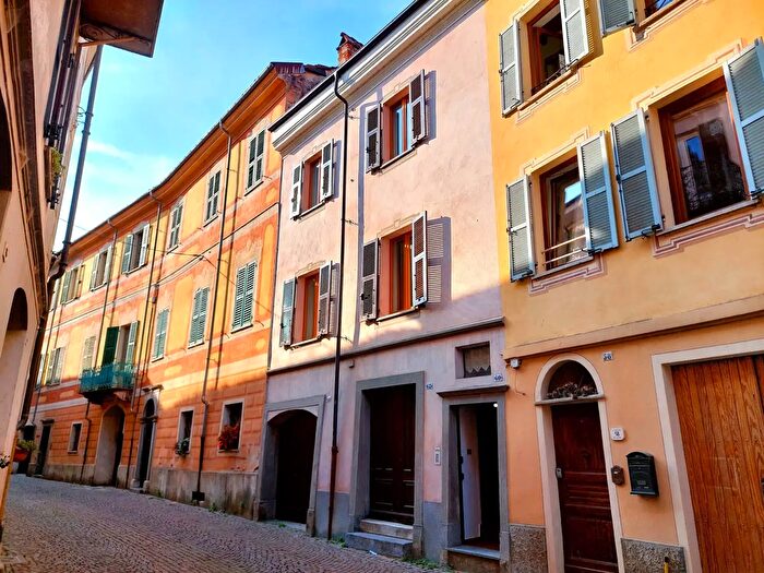Casa con 6 locali in vendita in Via Cavour, Garessio
