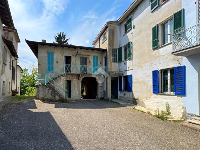 Casa quadrilocale in vendita in Via Roma, Montu' Beccaria