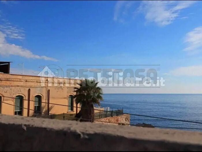 Casa quadrilocale in vendita in Riviera Dionisio Il Grande, Siracusa