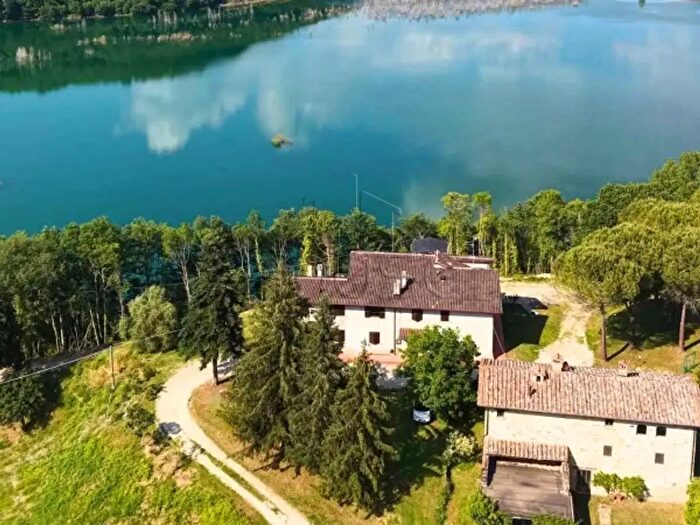 Casa con 6 locali in vendita in Frazione Montedoglio, Sansepolcro