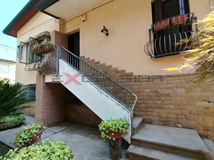 Casa con 5 locali in vendita in Via G Matteotti N Bis Cavarzere Ve, Cavarzere