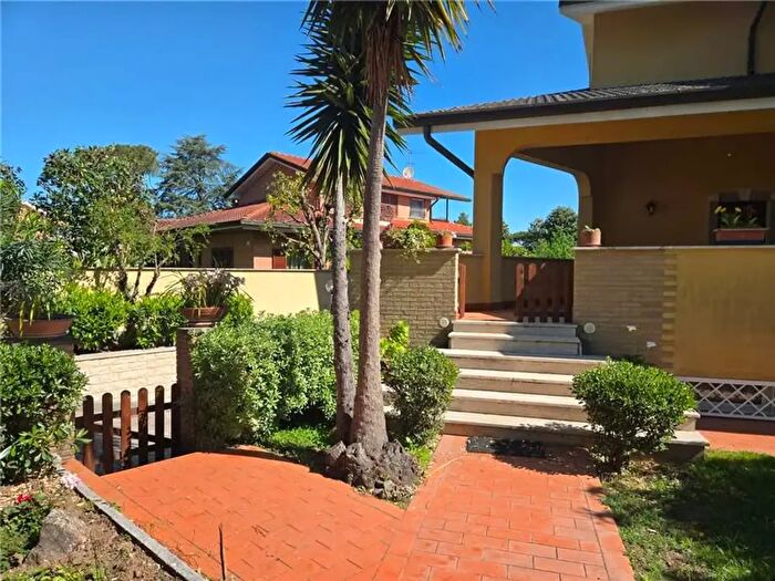 Casa con 5 locali in affitto in Roma