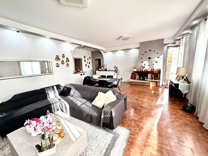 Appartamento con 5 locali in vendita in Via della Palazzina, Alessandria