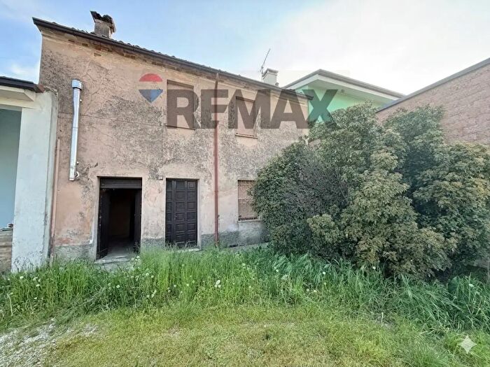 Casa con 5 locali in vendita in Via Colombare, Ceresara