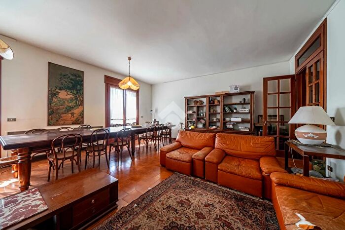 Appartamento trilocale in vendita in Via Trento, Scandiano