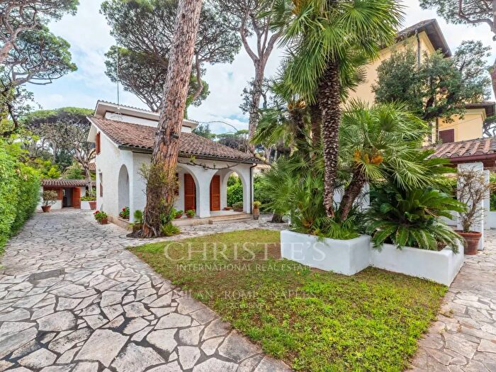 Casa con 5 locali in vendita in Via Voltri, Fiumicino