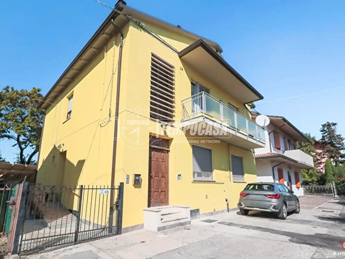 Casa con 5 locali in vendita in Forli'
