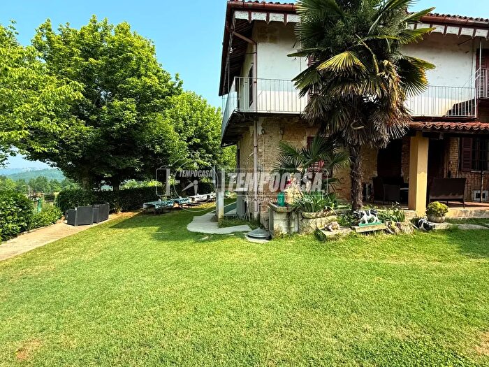 Casa con 16 locali in vendita in Località Mombarone, Asti