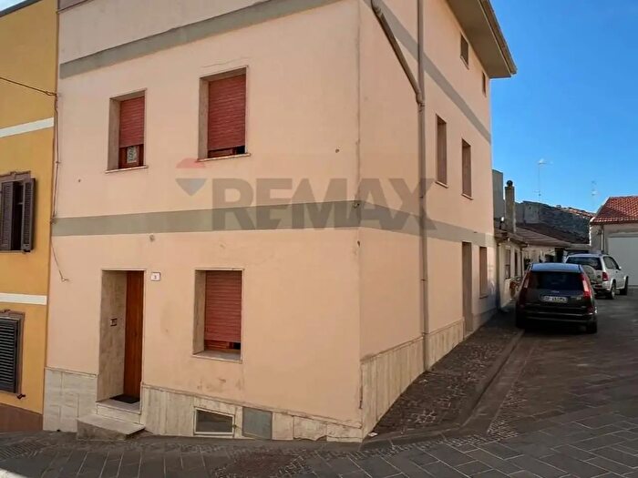 Casa con 6 locali in vendita in Via Mundule, Florinas