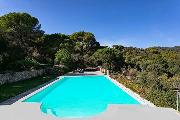 Casa con 7 locali in vendita in Viale Europa, Porto Azzurro