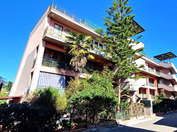 Appartamento trilocale in vendita in Via Francavilla, Taormina