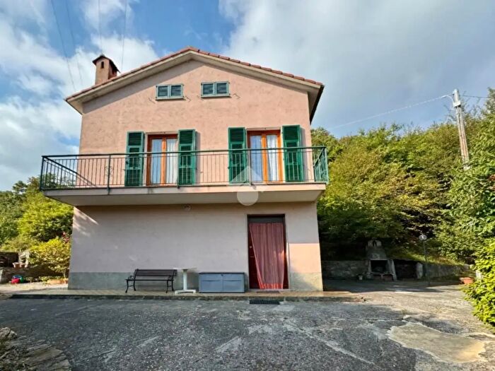 Casa quadrilocale in vendita in Contrada Zanoni, Noli