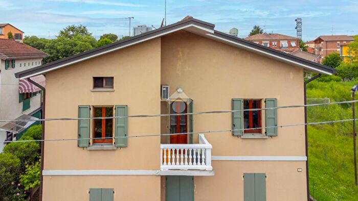 Appartamento quadrilocale in vendita in Via Marsala, Reggio Emilia