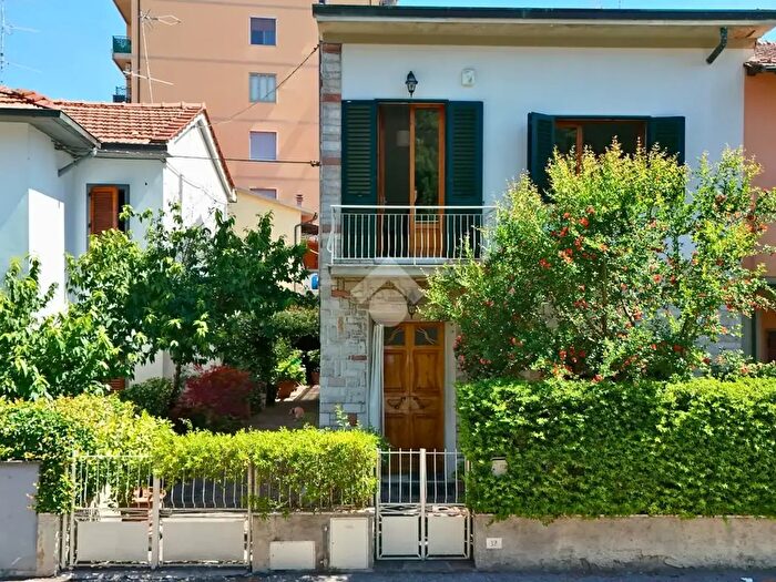 Casa con 5 locali in vendita in Via del Paradiso, Campi Bisenzio