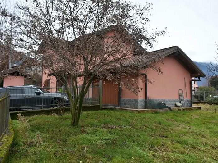 Casa quadrilocale in vendita in Porto Valtravaglia