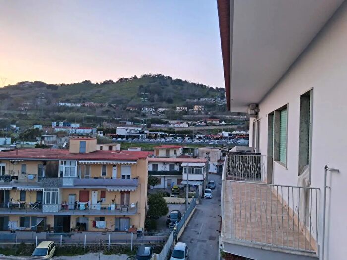 Appartamento trilocale in affitto in Via Raffaele Ruggiero, Napoli