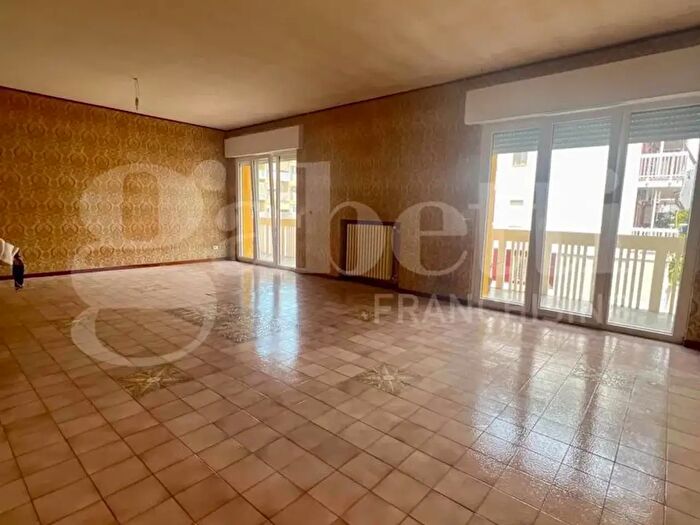 Appartamento con 5 locali in vendita in Via Salvatore Santeramo, Barletta