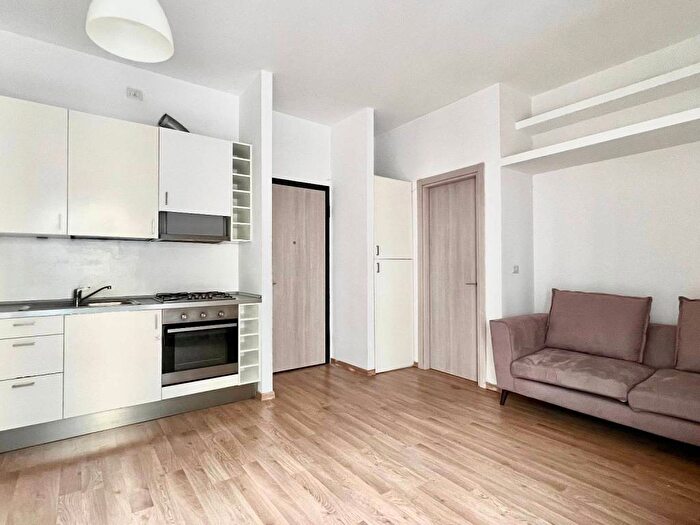 Appartamento trilocale in affitto in Via Volterra, Washington, Milano