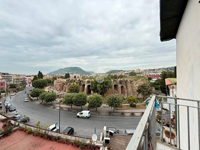 Appartamento trilocale in vendita in Via Carlo Maria Rosini, Pozzuoli