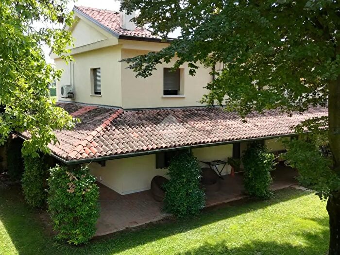 Casa con 5 locali in vendita in Via Bagnolo, Oppeano