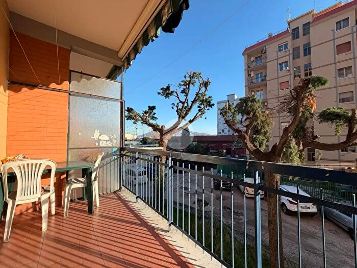 Appartamento quadrilocale in vendita in Via Monfalcone, Napoli