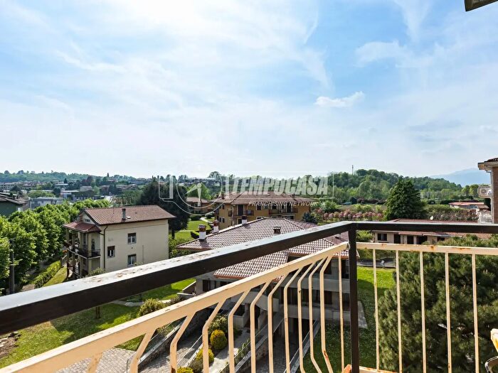 Appartamento trilocale in vendita in Via Camillo Benso Conte di Cavour, Sirone