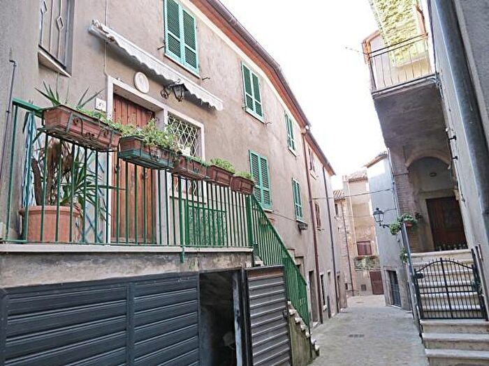 Casa trilocale in vendita in Baschi