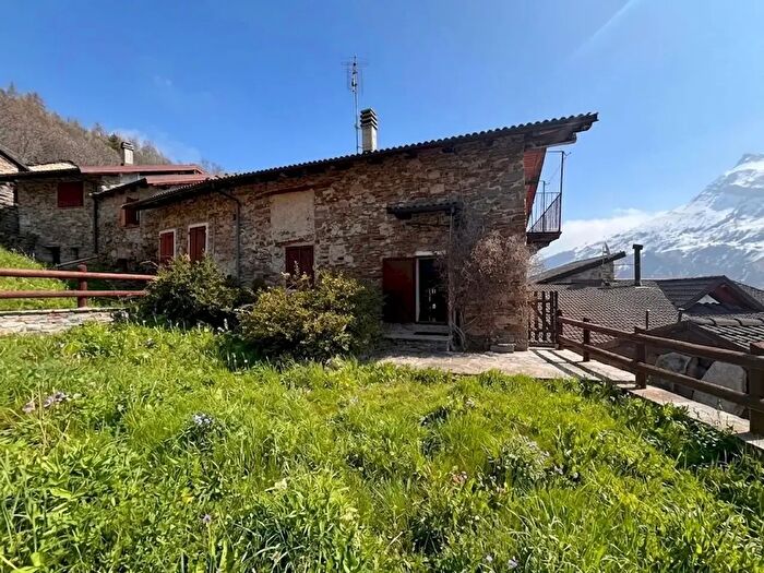 Casa con 5 locali in vendita in Borgata Chiotti, Castelmagno