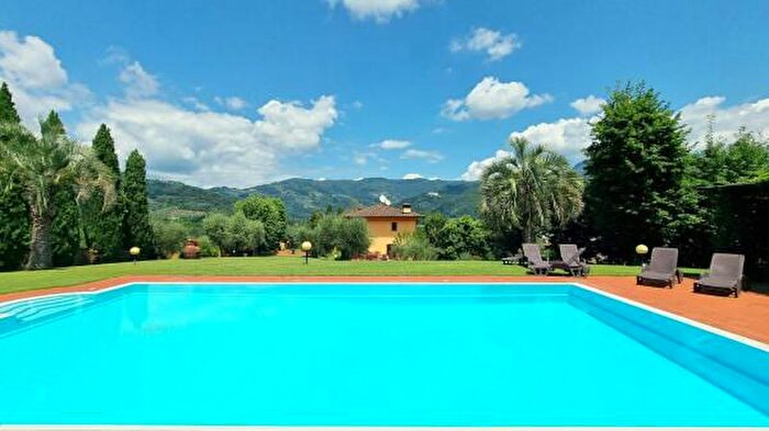 Casa con 6 locali in vendita in Via di Santo Stefano di Moriano, Lucca